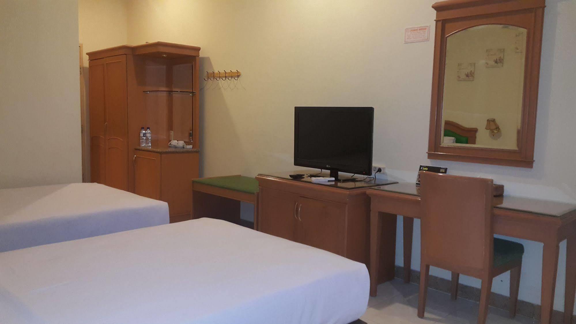 Hotel Maricaya Makassar Exterior foto