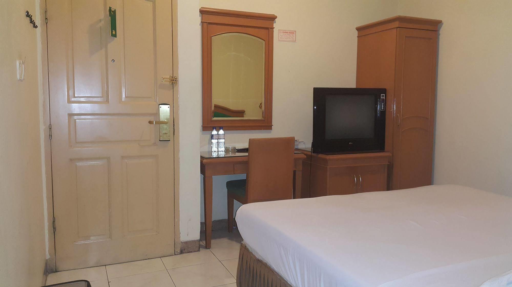 Hotel Maricaya Makassar Exterior foto